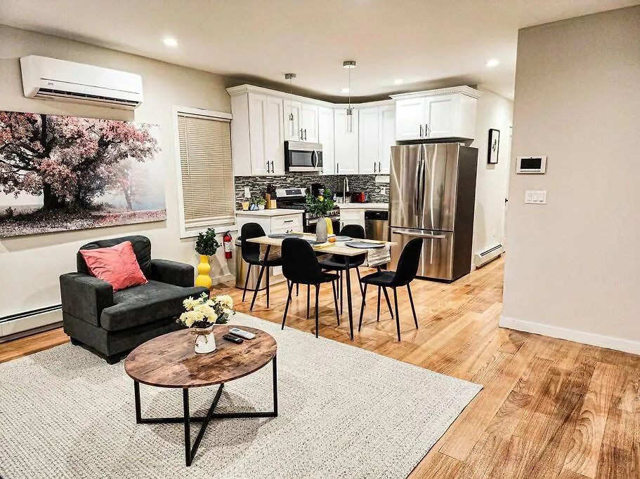 A New Splash Of Color In The Heart Of Queens New York 0*,  États-Unis