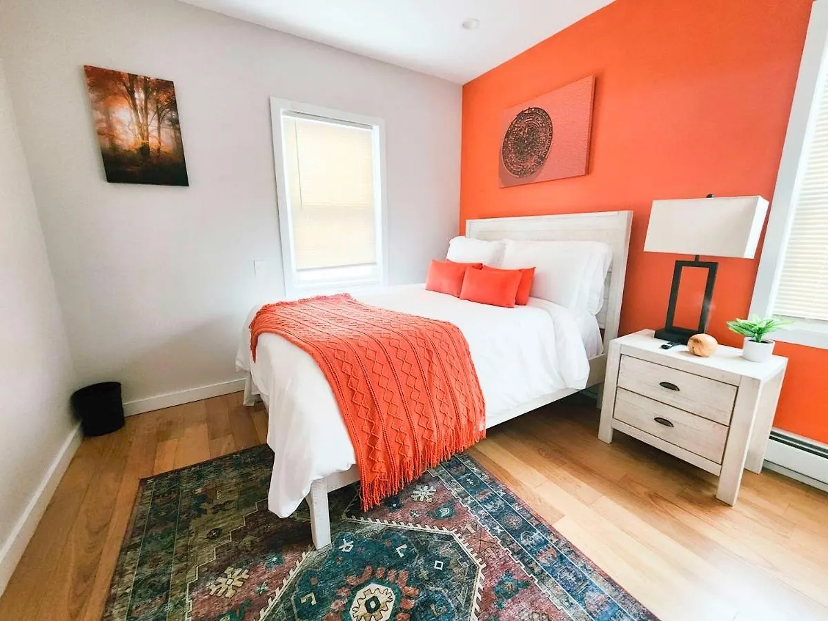 Contacts de A New Splash Of Color In The Heart Of Queens